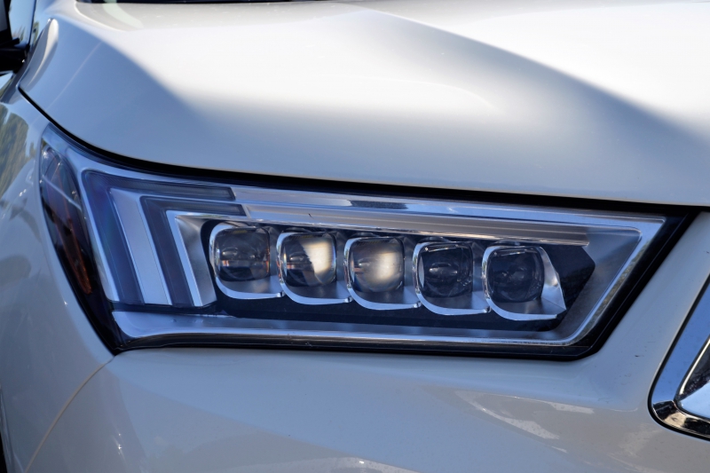 concession-auto-MONTMEYAN-min_acura-headlamp-2834131